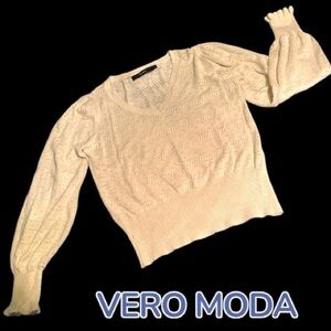EUC (never worn) VERO MODA V-Neck Crotchet Sweater in Cream. Size Medium